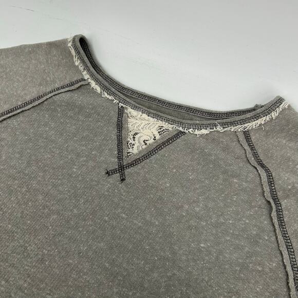 Vintage y2k Women's Grey Floral Lace Miss Me Long Sleeve Shirt Size Medium - Picture 3 of 7